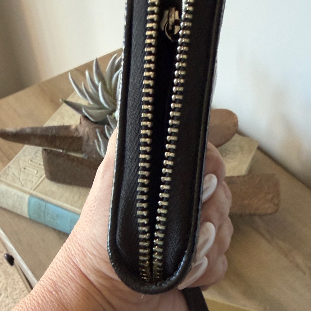 Coach Signature Black Coin Wallet - Picture 5 of 7